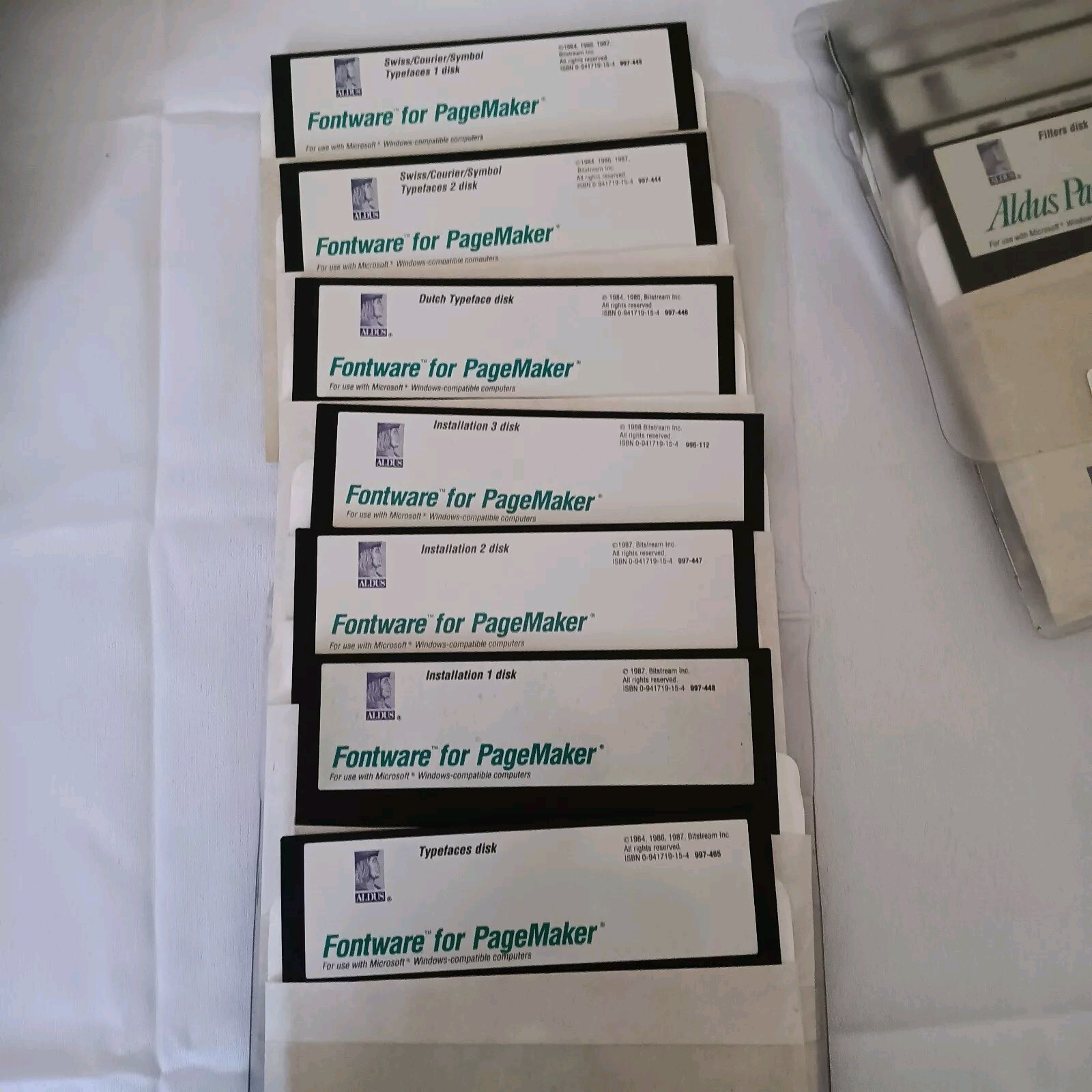 Lot Of Vintage Aldus Pagemaker 3.0 Windows 25 Discs Plus Books