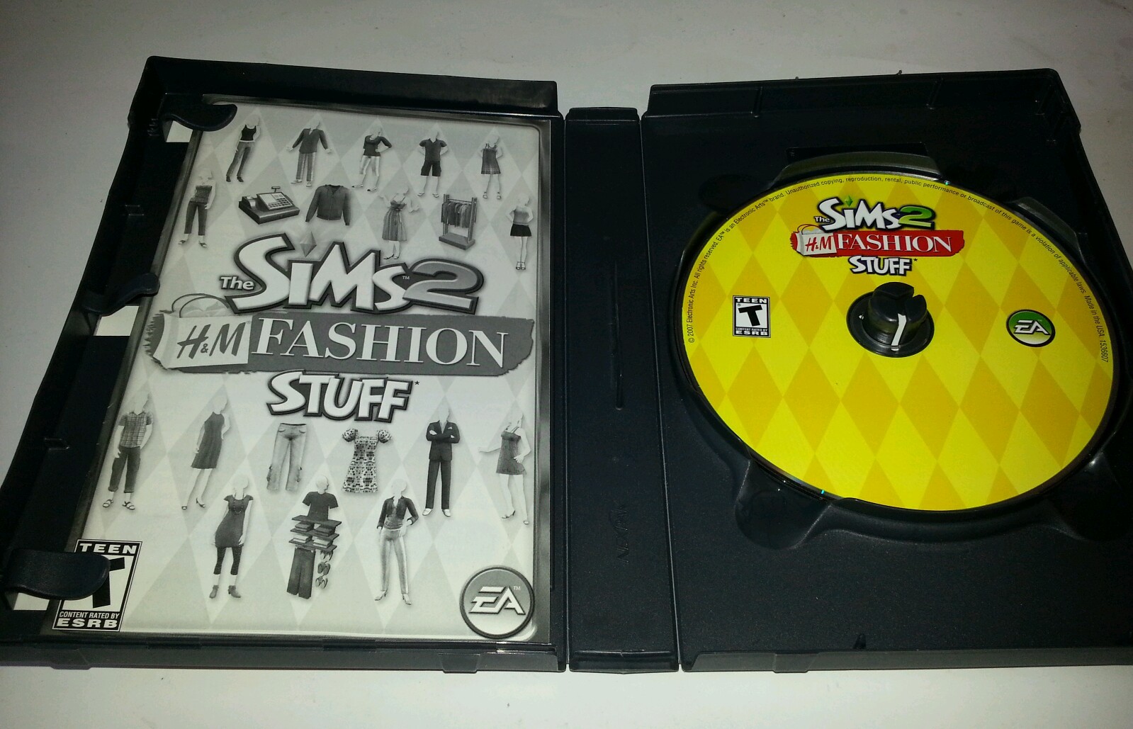 Electronic Arts The Sims 2 H&M Fashion Stuff “NEAR MINT DISC” Complete