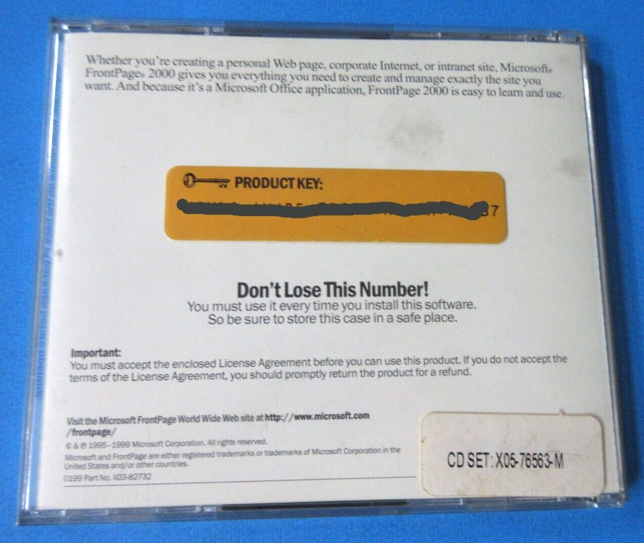Microsoft Office FrontPage 2000 Upgrade Version w Product Key 2 CD Set and Book