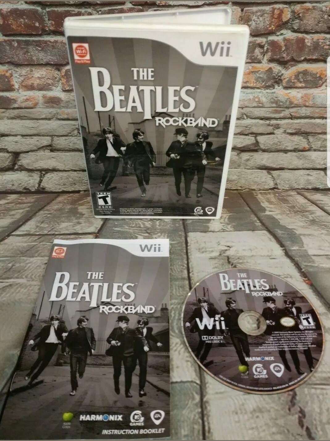 (3C-8303) The Beatles: Rock Band Nintendo Wii Video Game Complete Case Manual
