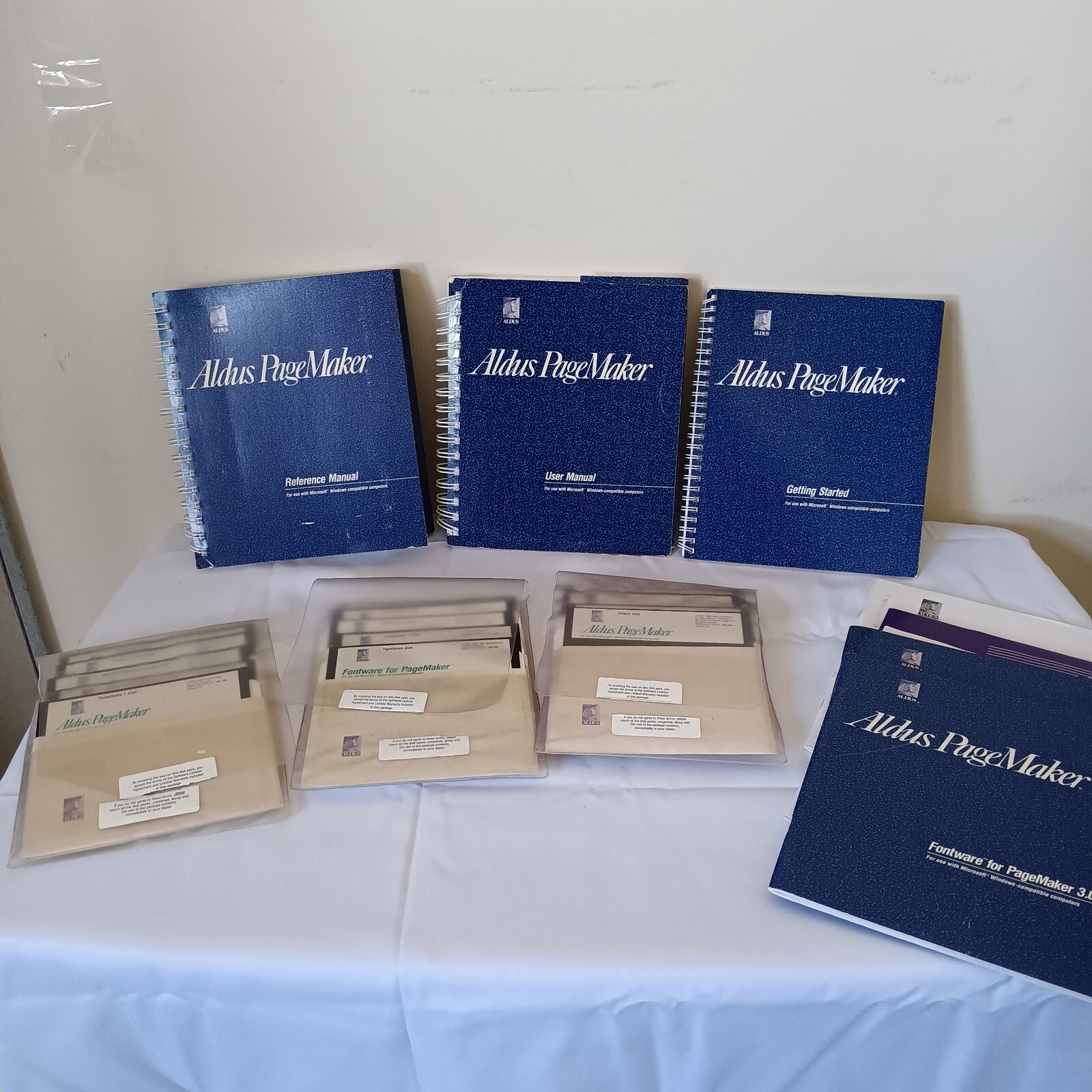 Lot Of Vintage Aldus Pagemaker 3.0 Windows 25 Discs Plus Books