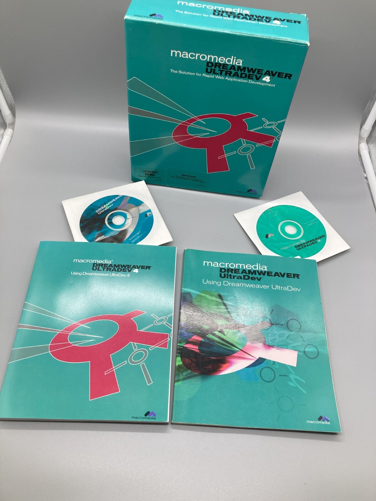 Macromedia Dreamweaver UltraDev 4 Upgrade for Mac- Retail box