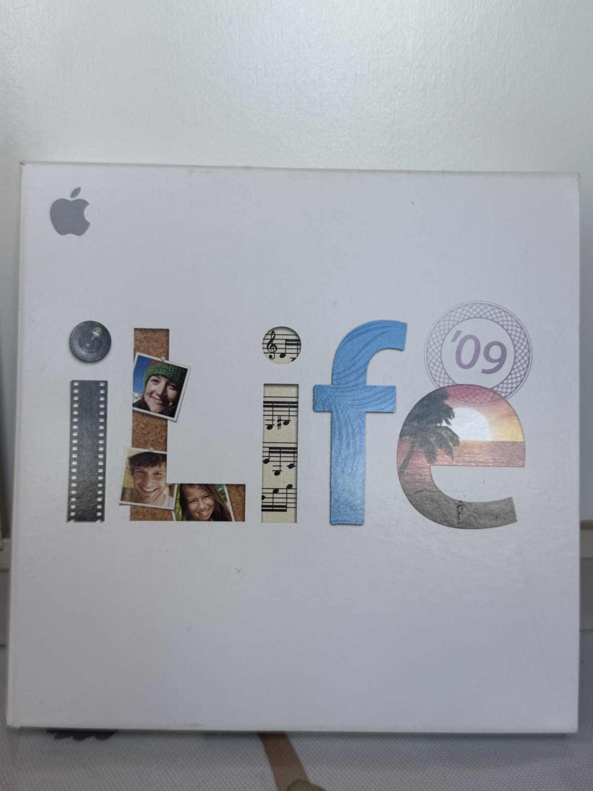 Apple ILIFE V9.0 for Mac – DVD-ROM (MB966Z/A) designed by Apple in Original Box
