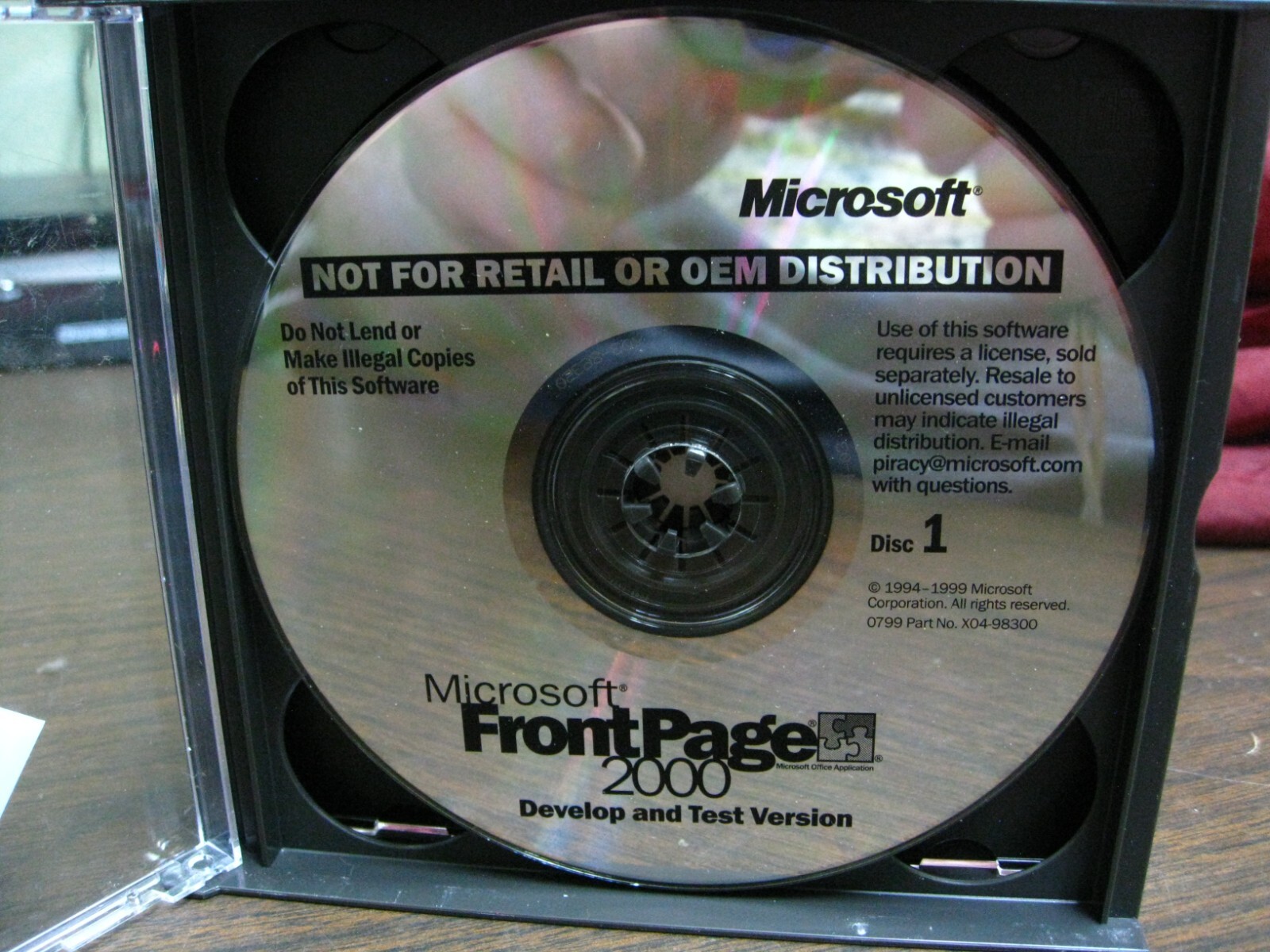 Microsoft FrontPage 2000/Outlook 2000 Develop and Test Version CD Disc Set