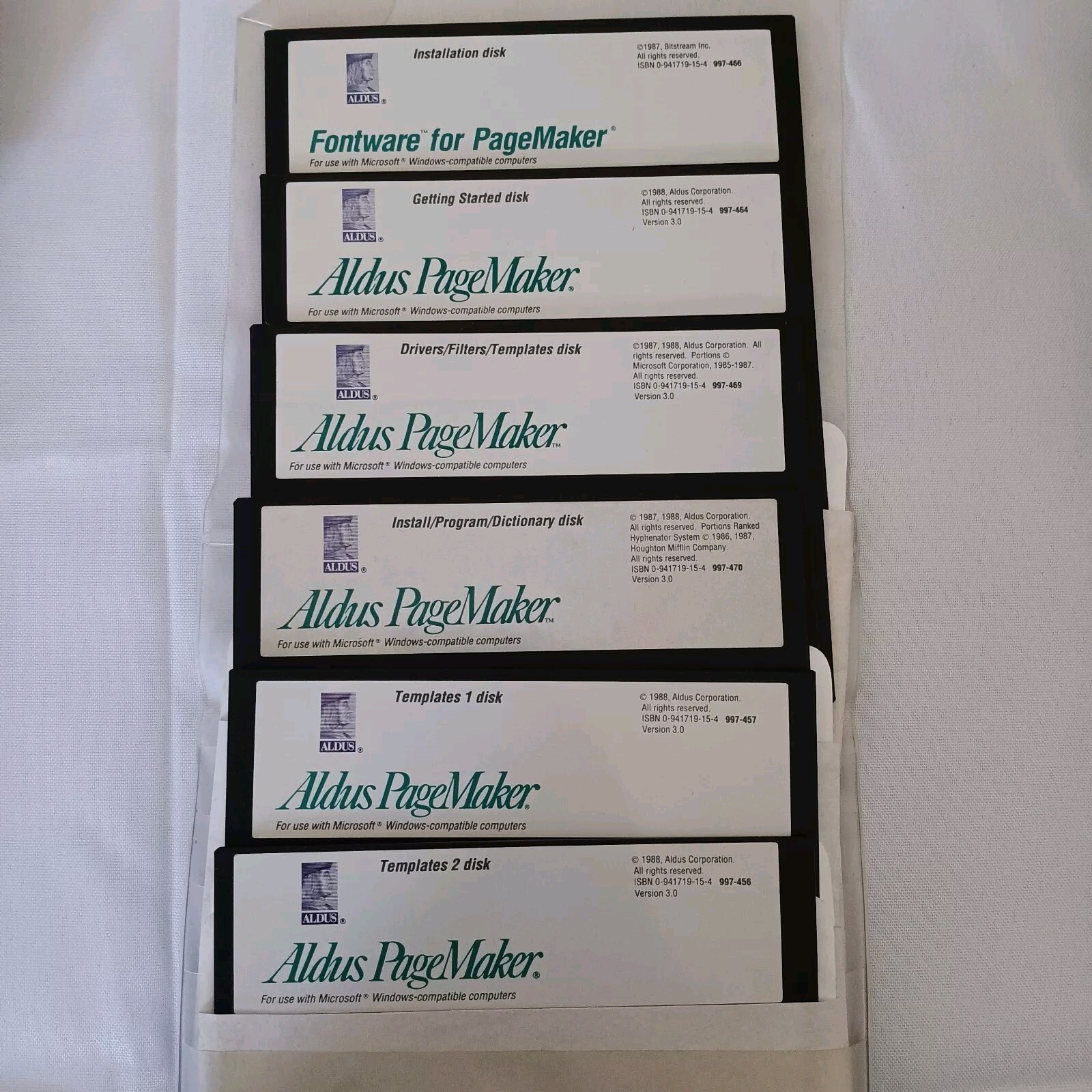Lot Of Vintage Aldus Pagemaker 3.0 Windows 25 Discs Plus Books