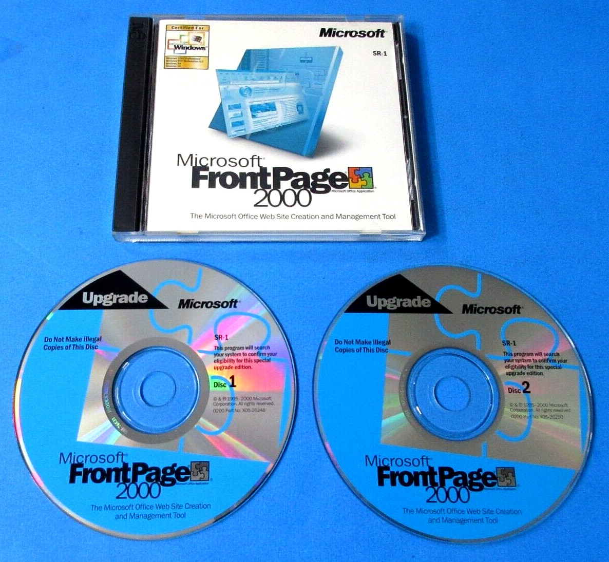 Microsoft Office FrontPage 2000 Upgrade Version w Product Key 2 CD Set and Book